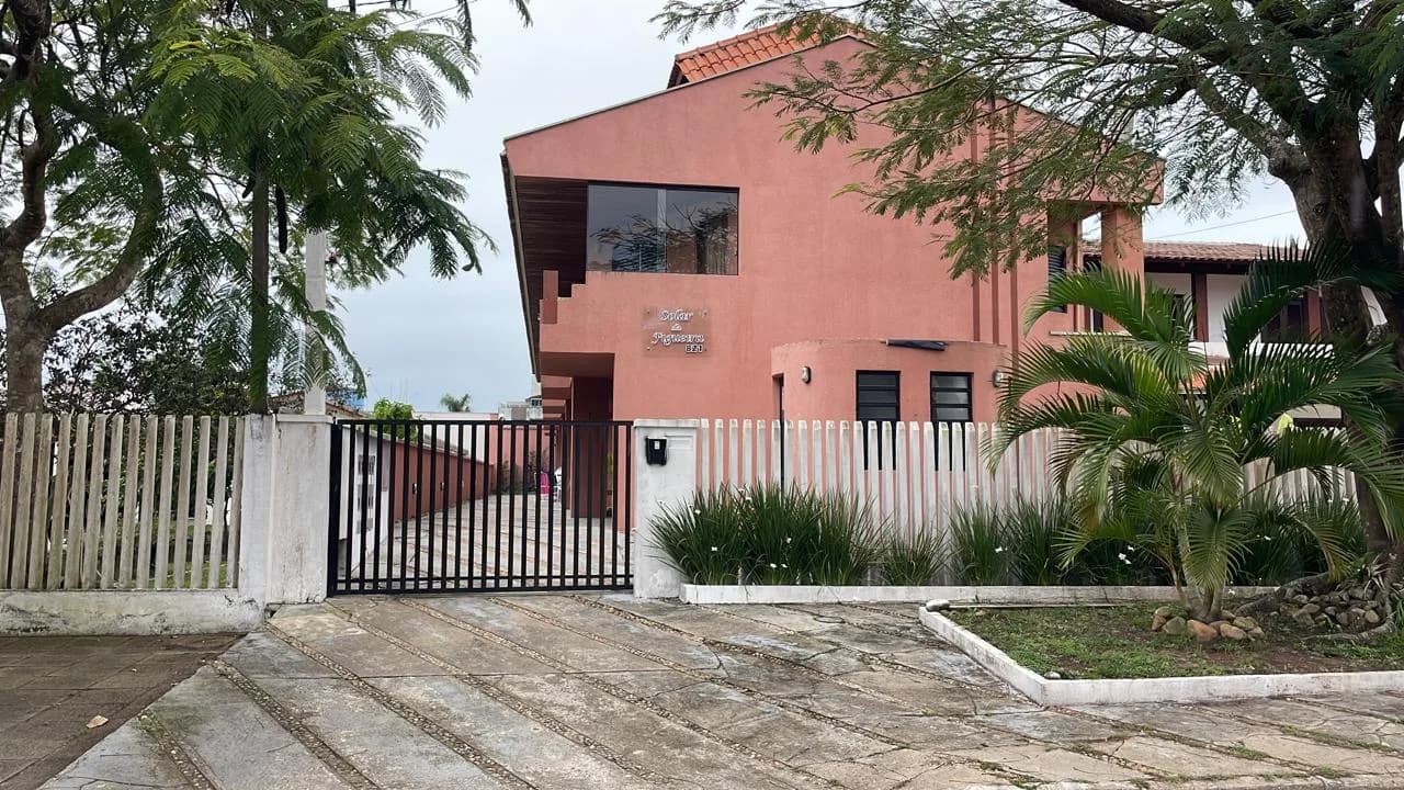 Sobrado a 700 metros do mar — Brejatuba, Guaratuba